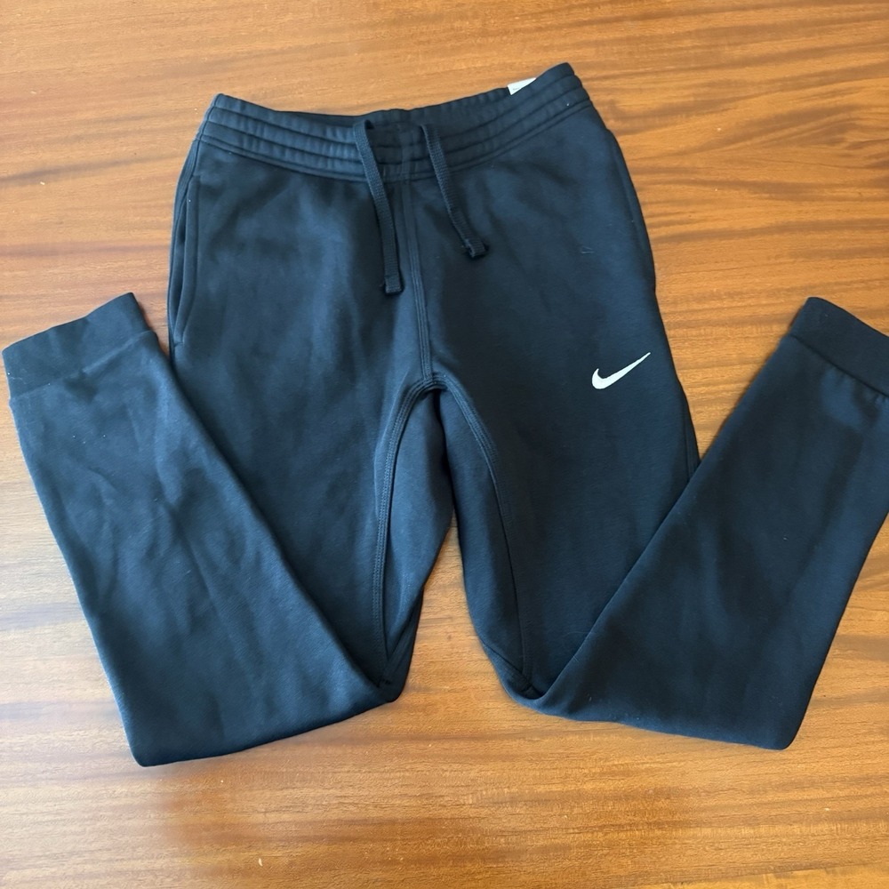 Nike Jogger Sweatpants Women Small Black Standard Fit Taper Leg NWT Athletic F/W
